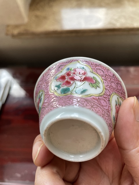 古玩陶瓷雍正·粉彩開窗花卉紋杯碟一套 真品鑒賞圖