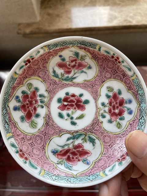 古玩陶瓷雍正·粉彩開窗花卉紋杯碟一套 真品鑒賞圖