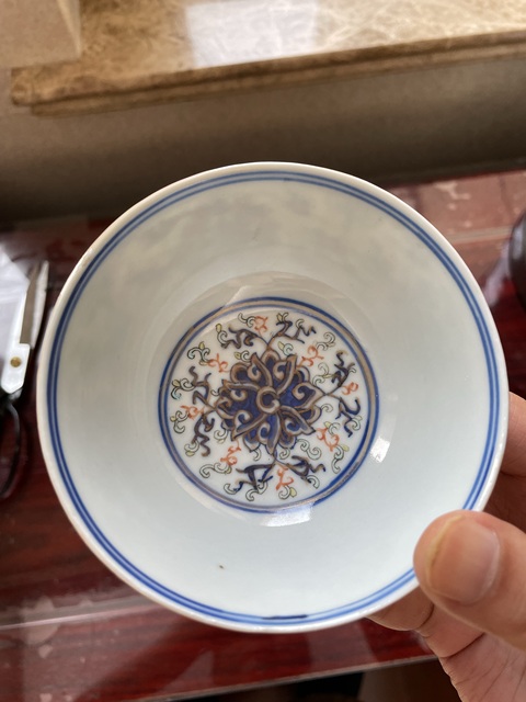 古玩陶瓷光緒·青花加彩纏枝蓮紋碗 真品鑒賞圖