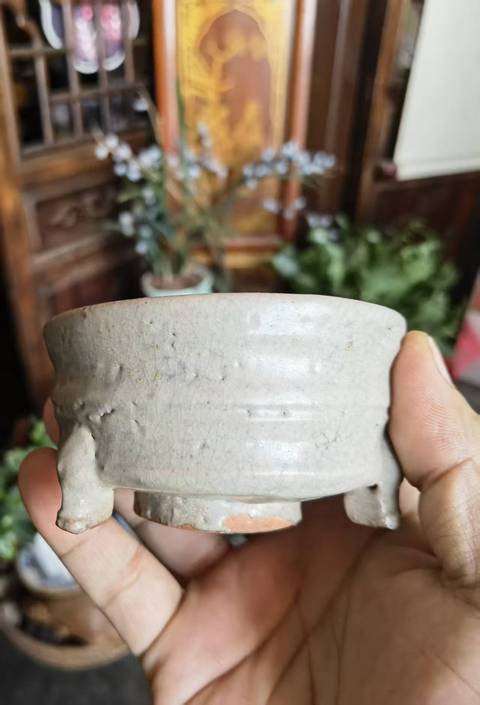 古玩陶瓷龍泉青瓷三足爐真品鑒賞圖