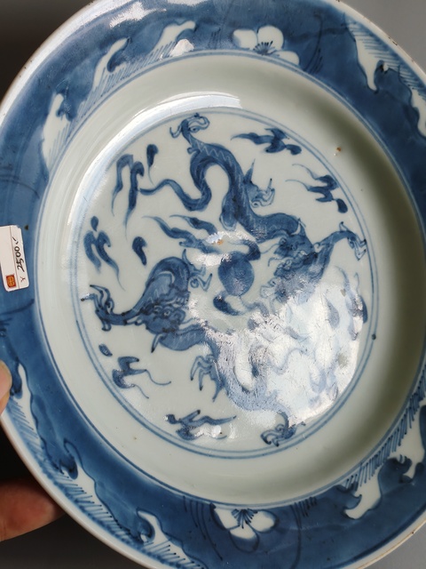 古玩陶瓷康熙趕珠龍紋青花盤真品鑒賞圖