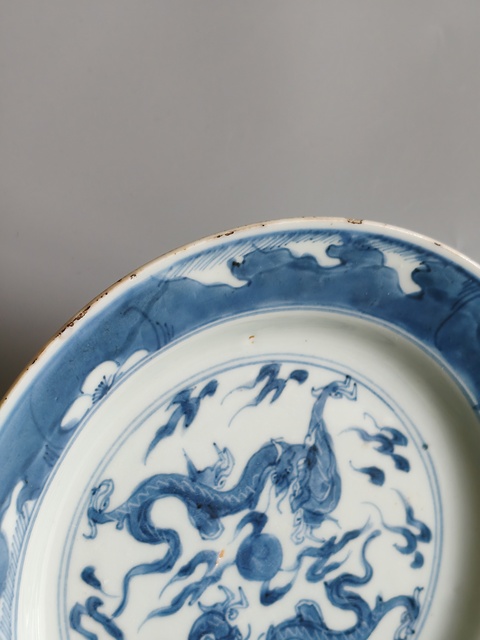 古玩陶瓷康熙趕珠龍紋青花盤真品鑒賞圖