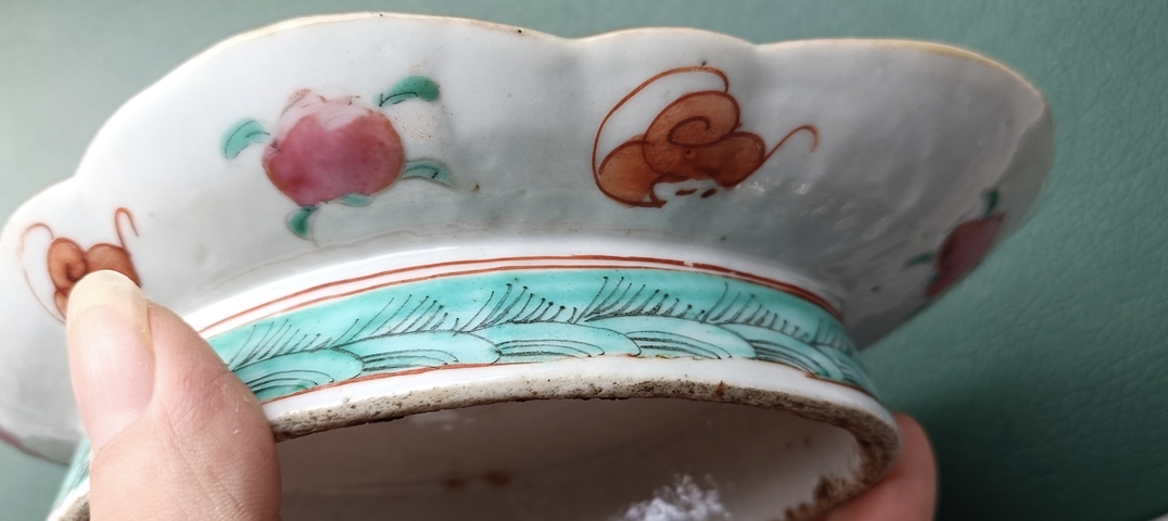 古玩陶瓷粉彩人物紋貢盤真品鑒賞圖
