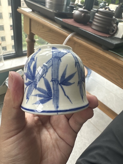 古玩陶瓷竹紋青花杯真品鑒賞圖