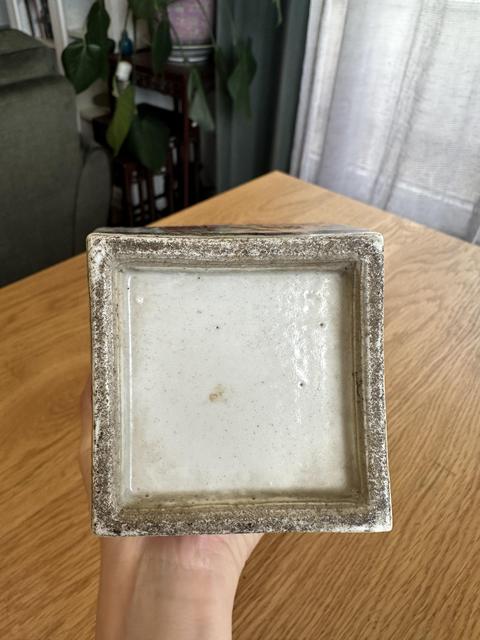 古玩陶瓷粉彩人物四方瓶真品鑒賞圖