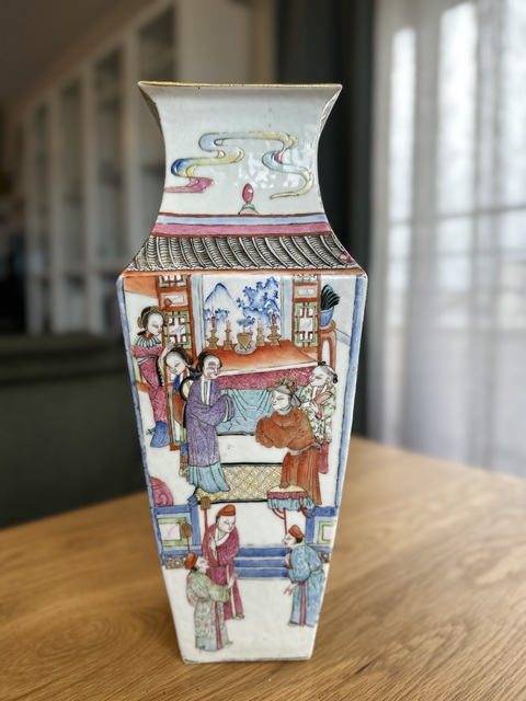 古玩陶瓷粉彩人物四方瓶真品鑒賞圖