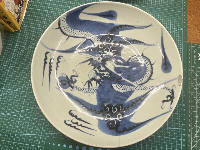 古玩陶瓷過墻龍紋青花盤真品鑒賞圖