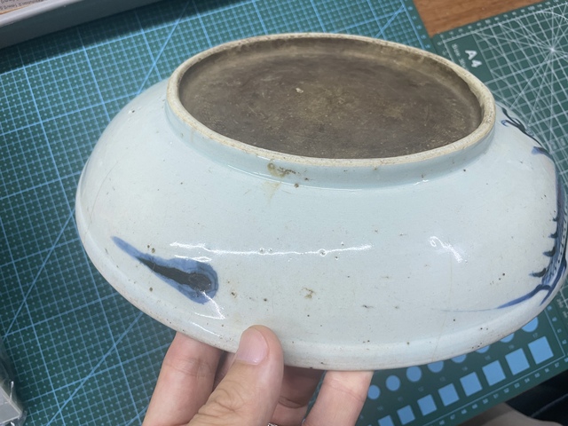 古玩陶瓷過墻龍紋青花盤真品鑒賞圖