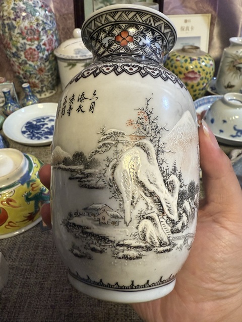 古玩陶瓷解放初粉彩雪景圖燈籠瓶拍賣，當前價格4500元