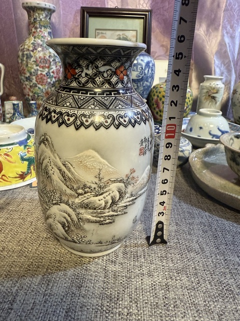 古玩陶瓷解放初粉彩雪景圖燈籠瓶拍賣，當前價格4500元