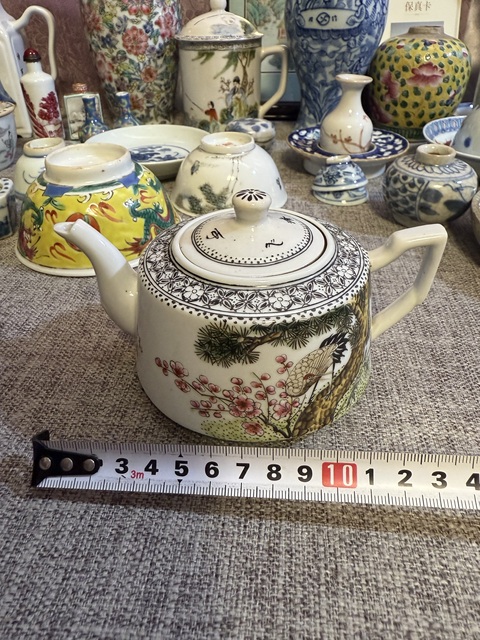 古玩陶瓷粉彩松鶴延年圖茶壺真品鑒賞圖