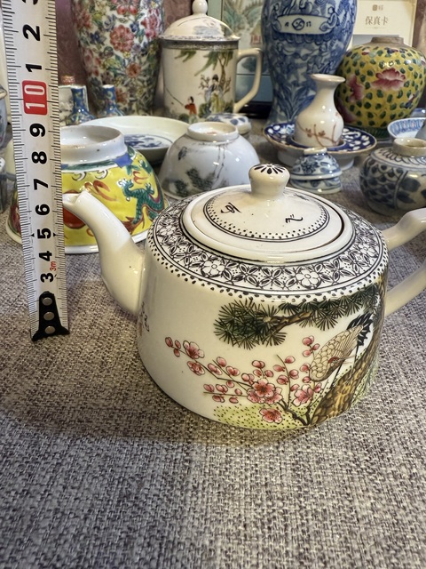 古玩陶瓷粉彩松鶴延年圖茶壺真品鑒賞圖