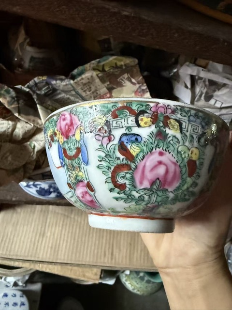 古玩陶瓷人物花鳥蝶紋廣彩茶圓真品鑒賞圖