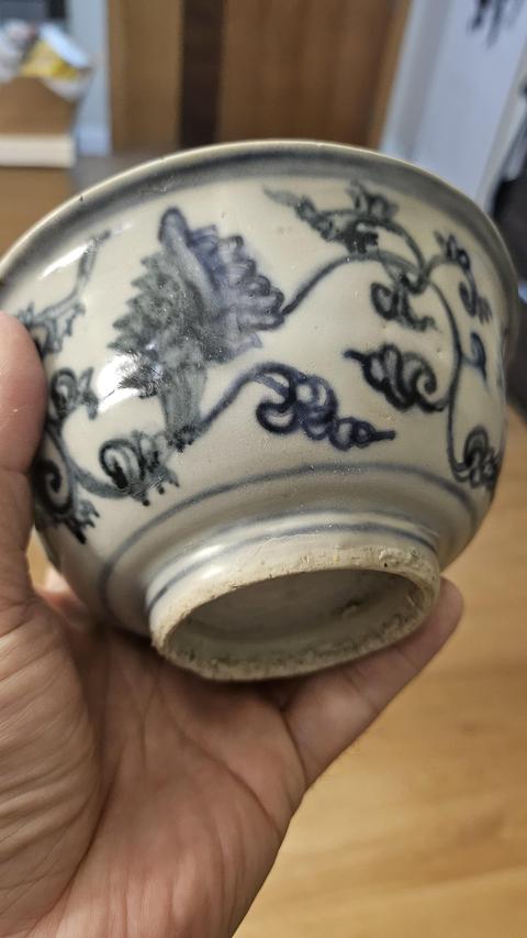 古玩陶瓷青花纏枝花卉紋碗真品鑒賞圖