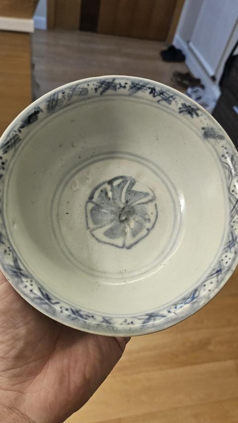 古玩陶瓷青花纏枝花卉紋碗真品鑒賞圖