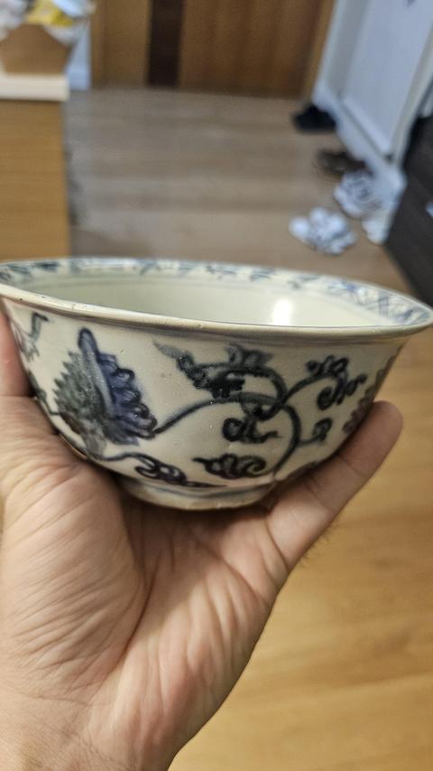 古玩陶瓷青花纏枝花卉紋碗真品鑒賞圖