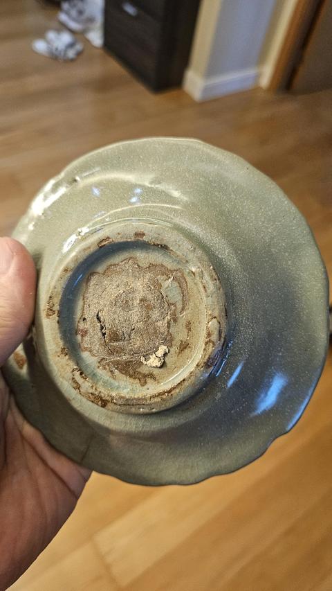 古玩陶瓷龍泉青瓷刻花盤真品鑒賞圖