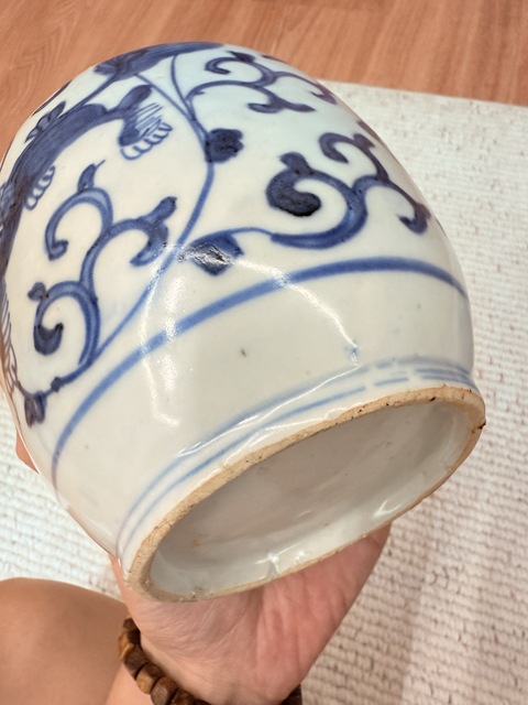 古玩陶瓷青花獅子穿花罐真品鑒賞圖