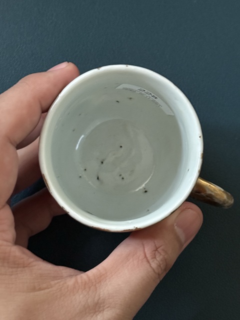 古玩陶瓷人物紋廣彩執(zhí)杯真品鑒賞圖