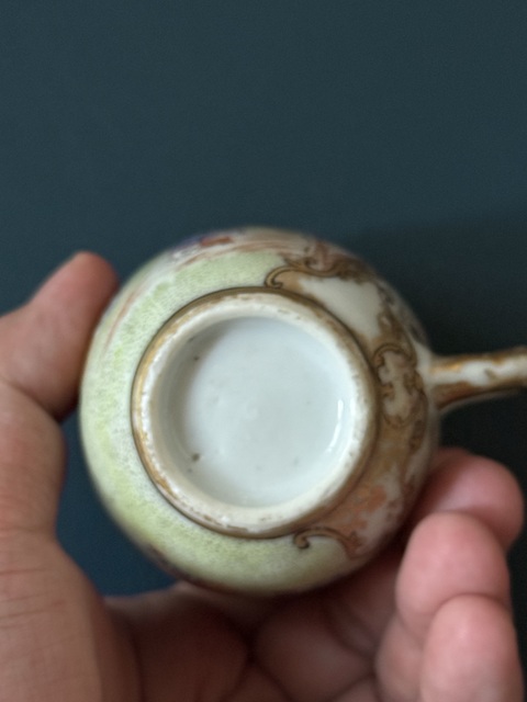 古玩陶瓷人物紋廣彩執(zhí)杯真品鑒賞圖