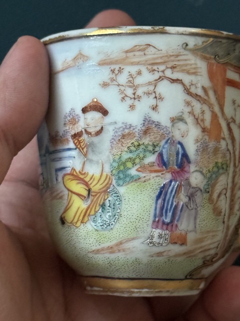 古玩陶瓷人物紋廣彩執(zhí)杯真品鑒賞圖