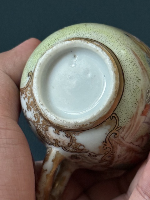 古玩陶瓷人物紋廣彩執(zhí)杯真品鑒賞圖