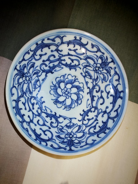 古玩陶瓷花卉紋青花盤真品鑒賞圖