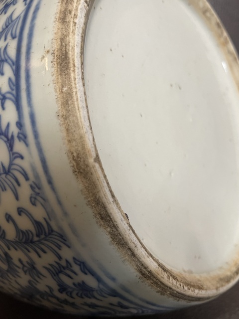 古玩陶瓷花卉紋青花罐真品鑒賞圖