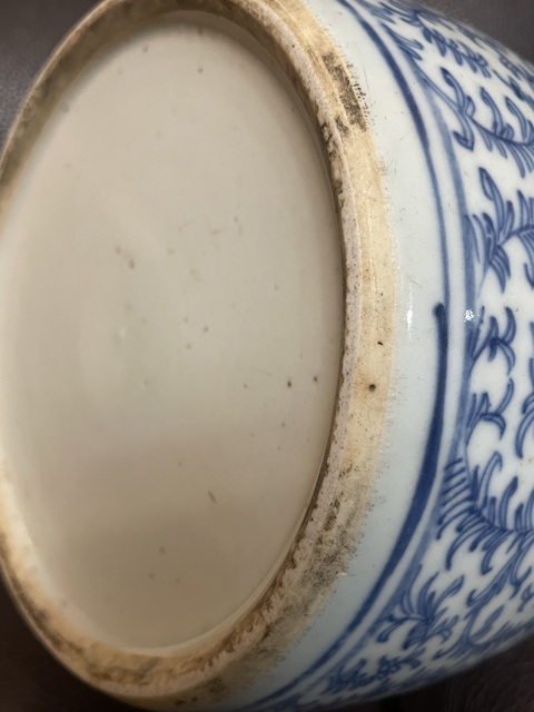 古玩陶瓷花卉紋青花罐真品鑒賞圖