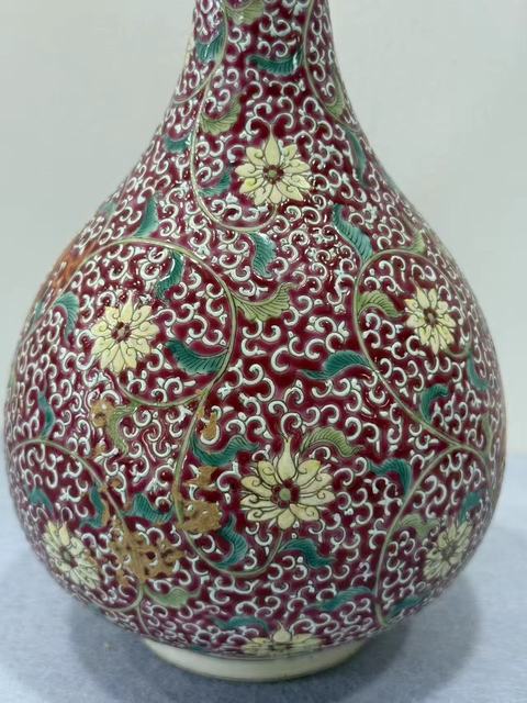 古玩陶瓷胭脂地粉彩龍穿花卉紋膽瓶真品鑒賞圖