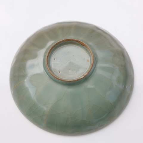 古玩陶瓷龍泉青瓷刻仰蓮紋盤真品鑒賞圖