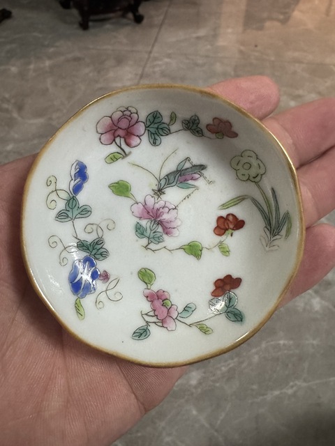 古玩陶瓷飛黃騰達粉彩盤真品鑒賞圖