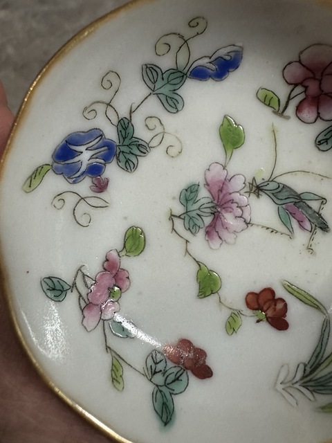 古玩陶瓷飛黃騰達粉彩盤真品鑒賞圖
