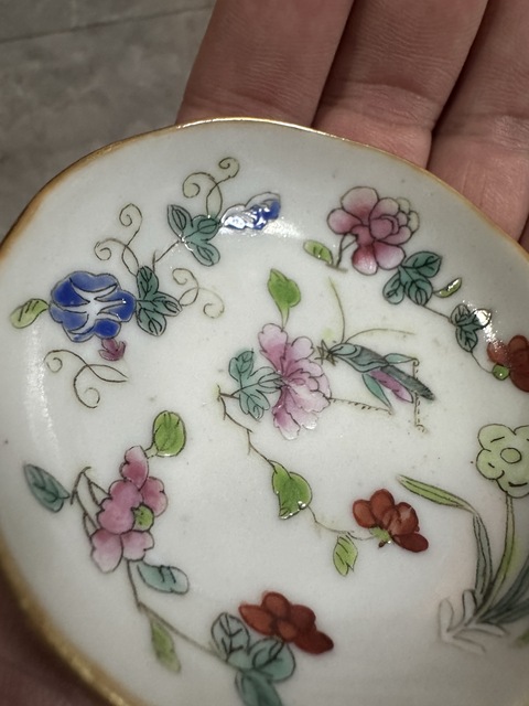 古玩陶瓷飛黃騰達粉彩盤真品鑒賞圖