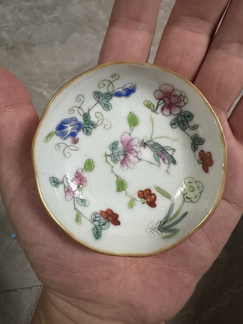 古玩陶瓷飛黃騰達粉彩盤真品鑒賞圖