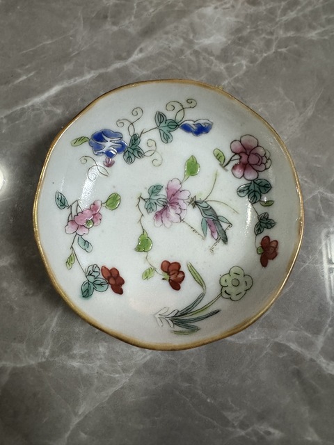 古玩陶瓷飛黃騰達粉彩盤真品鑒賞圖