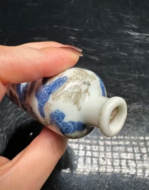 古玩陶瓷青花釉里紅十二生肖鼻煙壺真品鑒賞圖