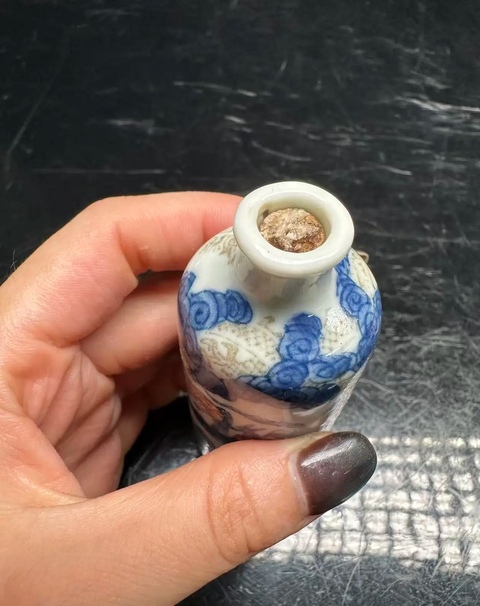 古玩陶瓷青花釉里紅十二生肖鼻煙壺真品鑒賞圖