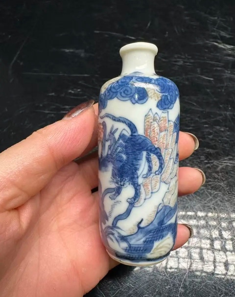 古玩陶瓷青花釉里紅十二生肖鼻煙壺真品鑒賞圖