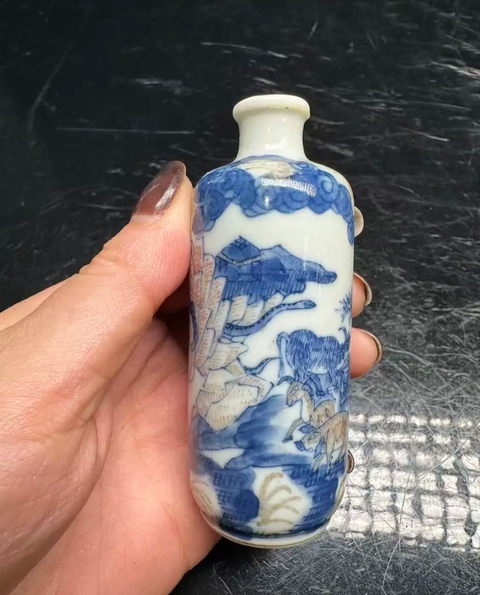 古玩陶瓷青花釉里紅十二生肖鼻煙壺真品鑒賞圖