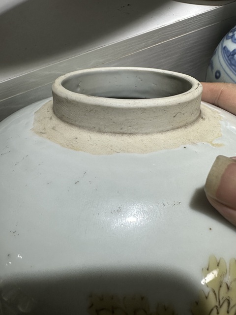 古玩陶瓷洞石花卉粉彩罐真品鑒賞圖