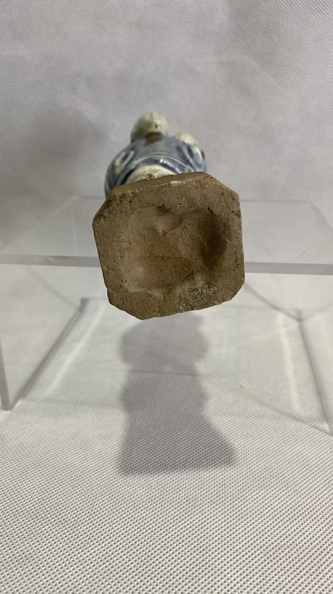 古玩陶瓷霽藍釉人物塑像真品鑒賞圖