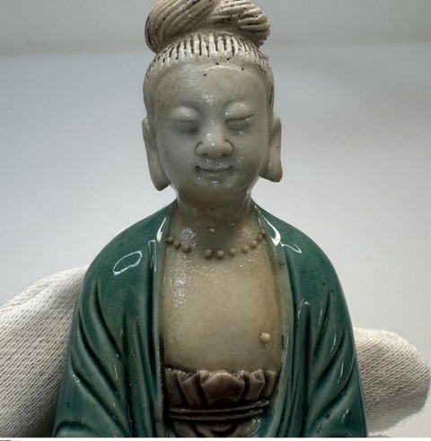 古玩陶瓷晚清素三彩造像真品鑒賞圖