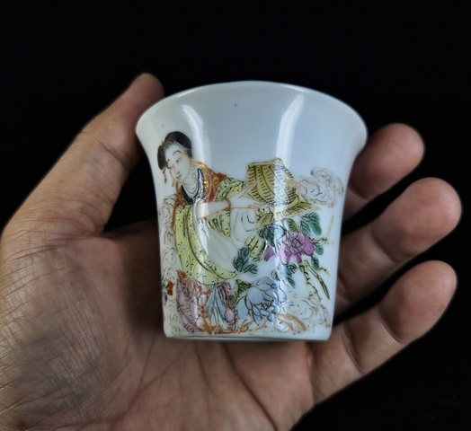 古玩陶瓷天女散花粉彩馬蹄杯真品鑒賞圖