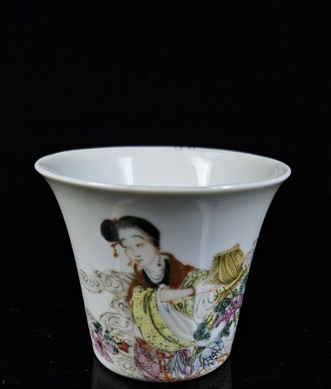 古玩陶瓷天女散花粉彩馬蹄杯真品鑒賞圖