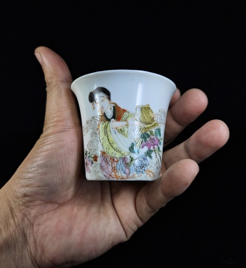 古玩陶瓷天女散花粉彩馬蹄杯真品鑒賞圖
