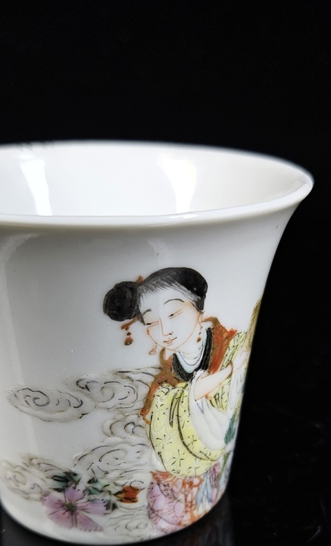 古玩陶瓷天女散花粉彩馬蹄杯真品鑒賞圖