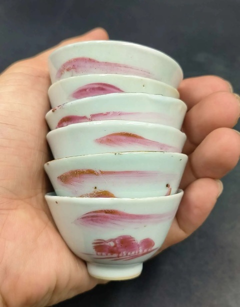 古玩陶瓷胭脂紅彩山水紋小酒盅真品鑒賞圖