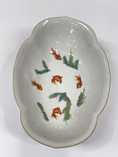古玩陶瓷金玉滿堂花卉紋粉彩海棠型貢碗真品鑒賞圖