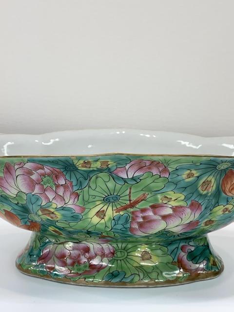 古玩陶瓷金玉滿堂花卉紋粉彩海棠型貢碗真品鑒賞圖